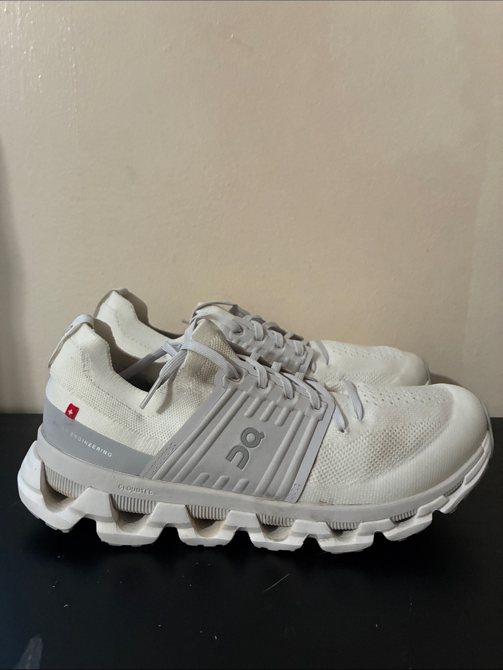 On Women's Cloudswift 3 running shoes in a white and grey size 11